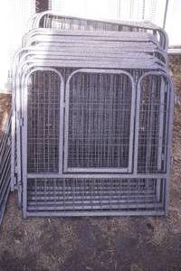 pet fencing newlike new 24x24. 15 panels & 1 gate