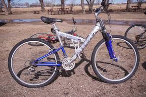 Bicycle. Mongoose 7500 Pacific 26