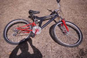 Bicycle (no kickstand) 26