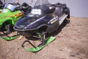 2001 Arctic Cat Mountain Cat 800 Twin. Snowmobile (runs & drives) w/cover