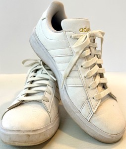 Adidas White Sneakers - Low-Top Casual Shoes with 3 Stripes