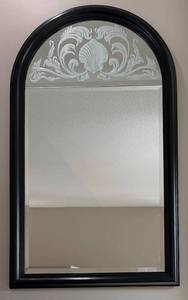 Arch Mirror - Black Frame - Frosted Filigree Pattern