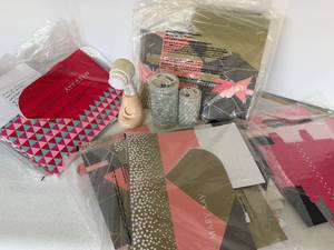 Skin System with 1 Brush Head - Gift Boxes & Glass Bead Jars