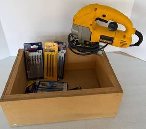 DeWalt DW317 Jig Saw 120V 5.5A Orbital 1 in Stroke 0-3100 SPM with Blades