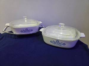 Corning Ware bakes w lids and stand
