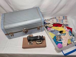 Vintage doll clothing wclothes chest & sewing machine