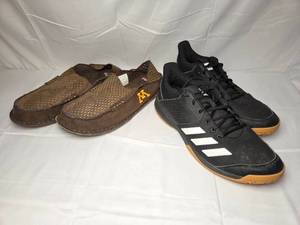 Mens u of M house shoes & Adidas shoes -Lot of 2