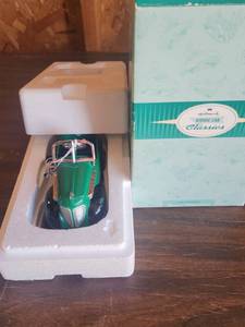 NEW IN BOX -Hallmark Kiddie Car Classics 1937Steelcraft Junior Streamliner