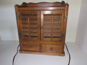 Vintage 1956 Guild Model 484 Spice Chest AM Tube Radio