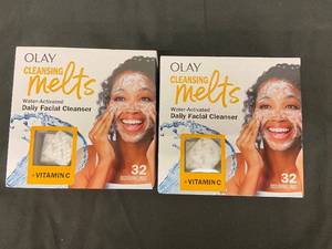 lot 105 image: OLAY Cleansing Melts Water-Activated Daily Facial Cleanser & Vitamin C (Lot of 2)