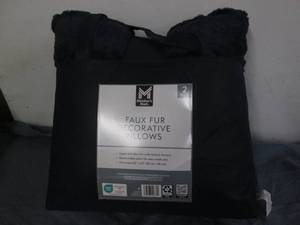 lot 11 image: Faux fur decorative pillow set...