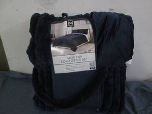 lot 16 image: King size faux fur comforter set...