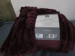 Full Queen size faux fur comforter ...