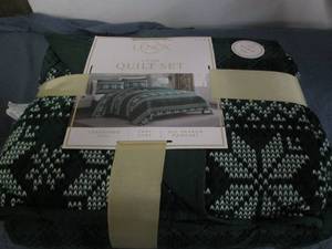 lot 21 image: Lenox 3 piece quilt set...