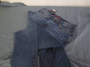 lot 47 image: Lucky Brand 32 x 30 mens jeans...