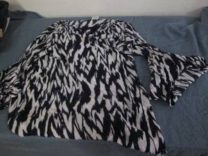 lot 56 image: Ann Cole M shirt...