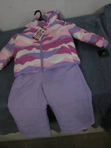 lot 63 image: Hurley 3T jacket and snow pants set...