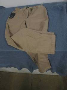 lot 79 image: Gap S pants...