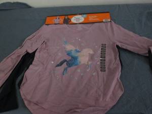 lot 92 image: 2 Girls Favorite Tee size 14-16...