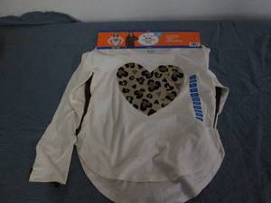 lot 95 image: 2 Girls Favorite Tee size 10-12...