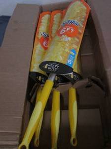 lot 105 image: 4 Swiffer 6 extendable dusters...