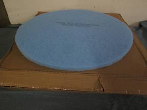 lot 143 image: 3M Sky blue 27 burnishing pad 5 pa...