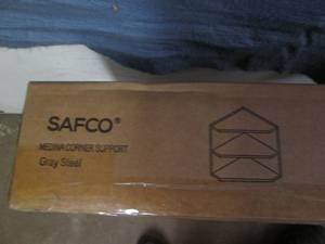 lot 154 image: Safco Medina corner support...