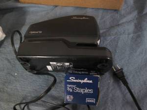 lot 171 image: Swingline Optima 50 electric staple...