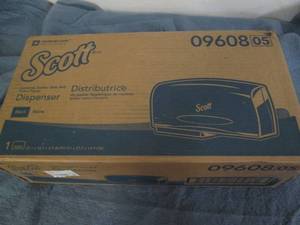 lot 174 image: Scott coreless jumbo twin roll toil...