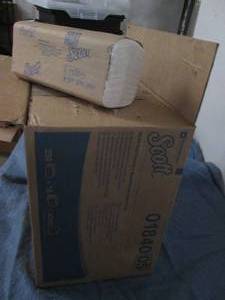 lot 188 image: 16 Packs of Scott multi fold towels...