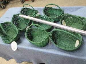 8 Decorative baskets and foil gift ...