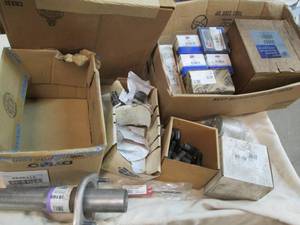Assorted automotive parts, wheel st...