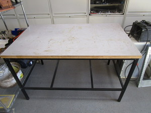 lot 81 image: Table 5x3x3