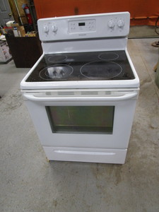 lot 85 image: Frigidaire Electric Stove