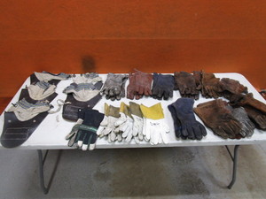lot 103 image: Welding Gloves & Neck Sheilds