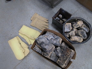 lot 111 image: Heat Bricks, Smelting Gloves & Mittens