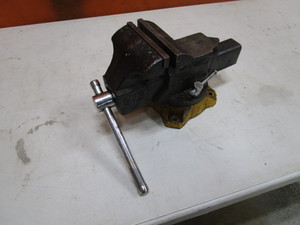 lot 133 image: 5 Bench Vise