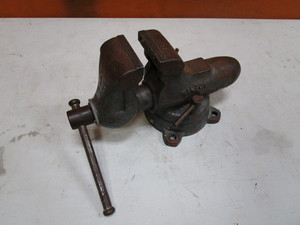 lot 134 image: 3 12 Bench Vise