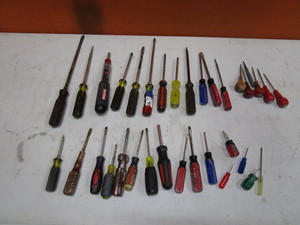 lot 145 image: Screwdrivers