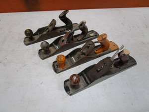lot 172 image: (4) No5 Wood Planes