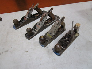lot 173 image: (2) No5 (2) No4 Wood Planes