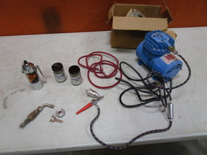 lot 182 image: Air Brush & Compressor
