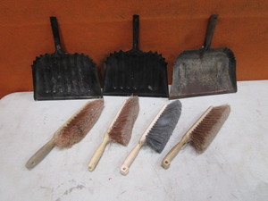 lot 197 image: Dustpans & Hand Brooms