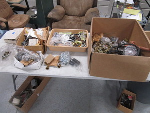 lot 220 image: Misc Electric Lamp Parts