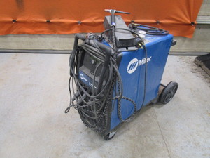 lot 4 image: Miller Syncrowave 250 Welder