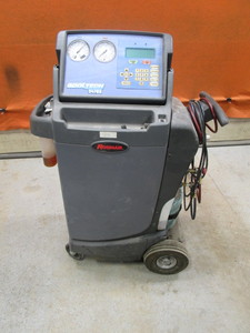 lot 11 image: Robinair Cool Tech 34788 Refrigerant Machine
