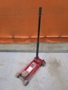 lot 14 image: Floor Jack