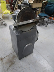 lot 32 image: Rockwell Pedestal Disc Grinder