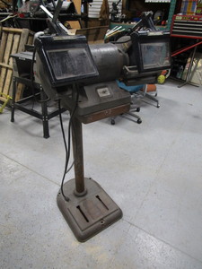 lot 33 image: Stanley Pedestal Grinder
