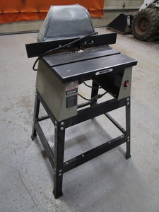 lot 35 image: Router & Table